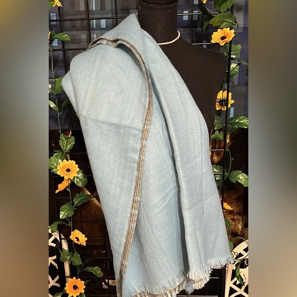 New Code22 One Size Oversized 30” x 84” Light Blue & Grey Plaid Wrap Shawl - Picture 9 of 11